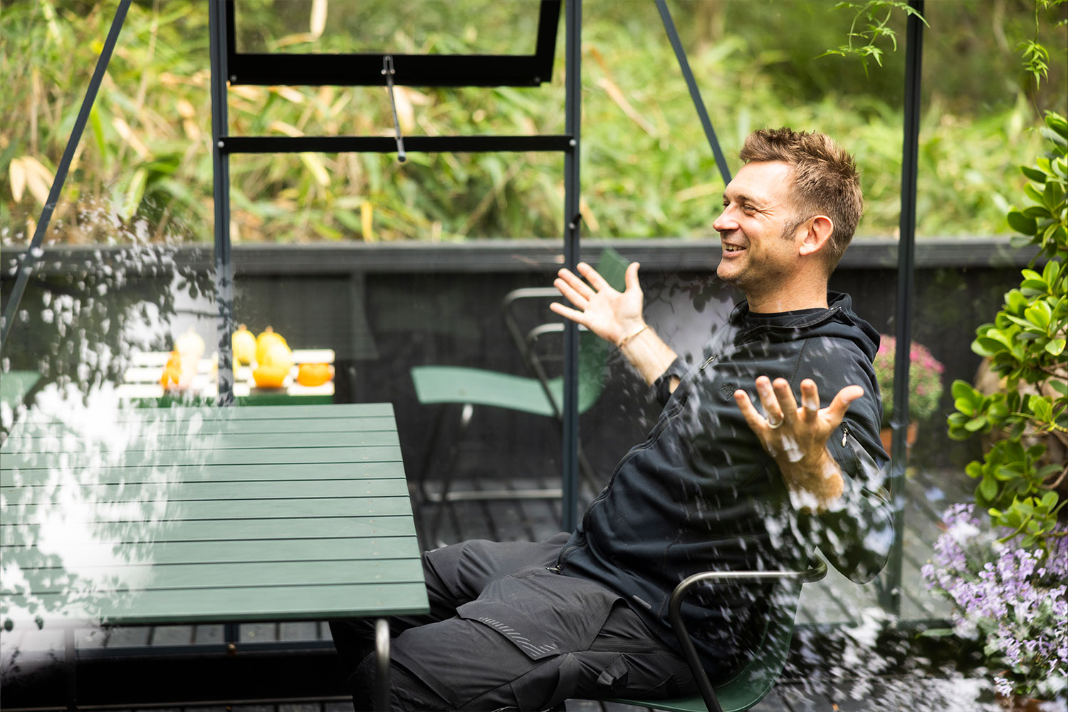 箱根の自然に包まれて。世界的フラワーアーティスト、ニコライ・バーグマンが描くアートガーデンへ