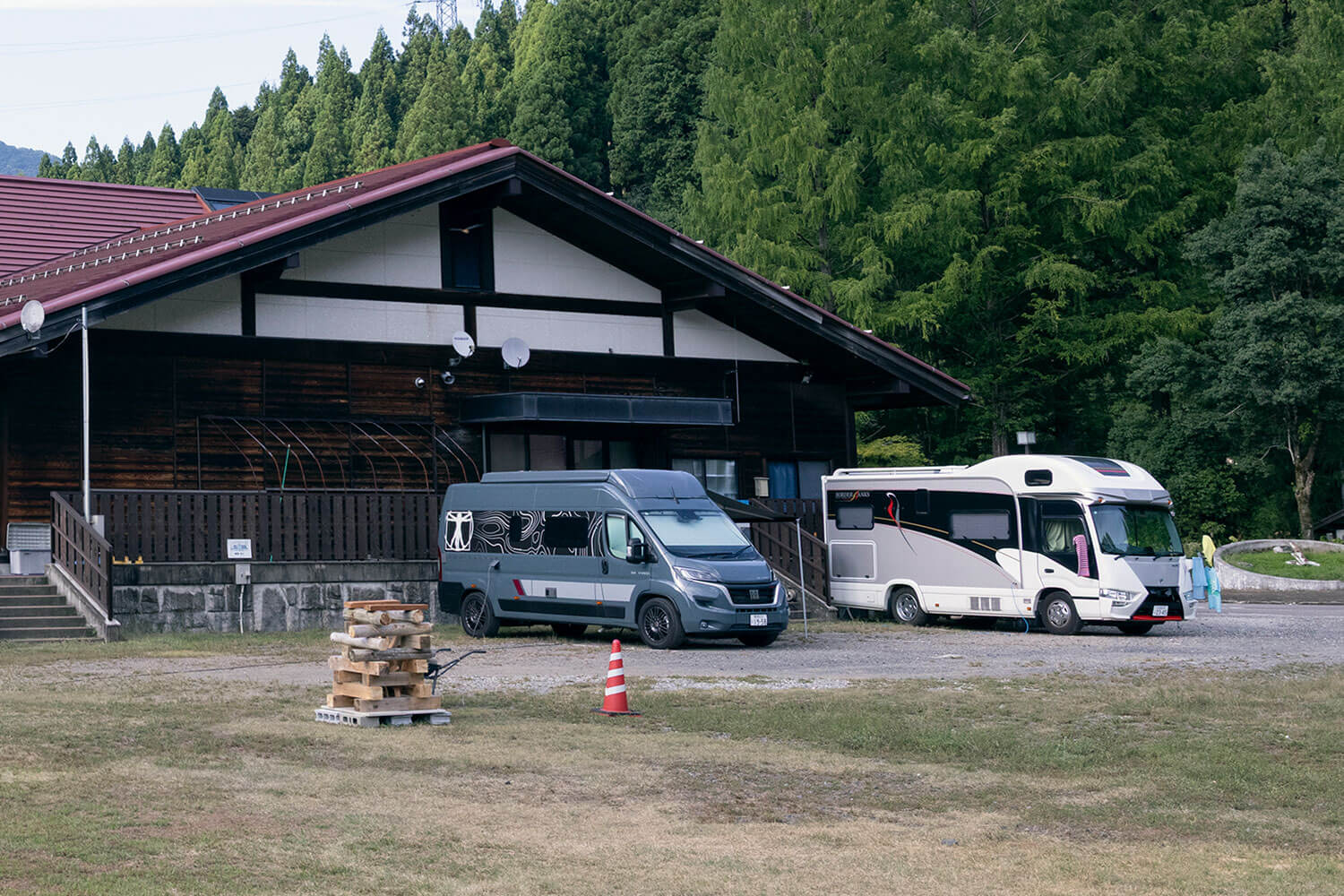 BBQも温泉もご当地グルメも。RVパークHESTA板取川温泉で楽しむ1泊2日のフリーダムキャンプ