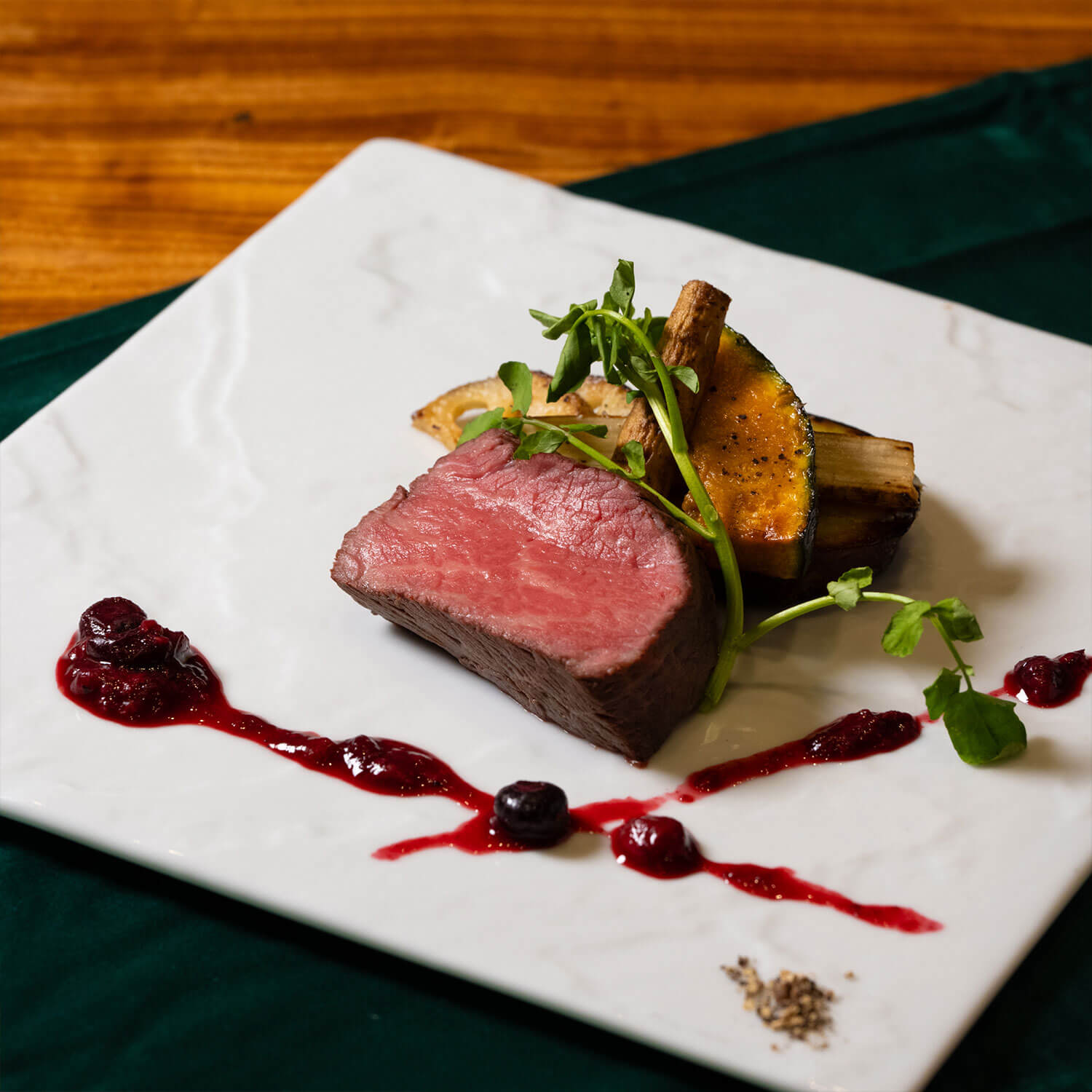 銀座の夜をあたたかく包む『HESTIA GINZA』のクリスマスディナー