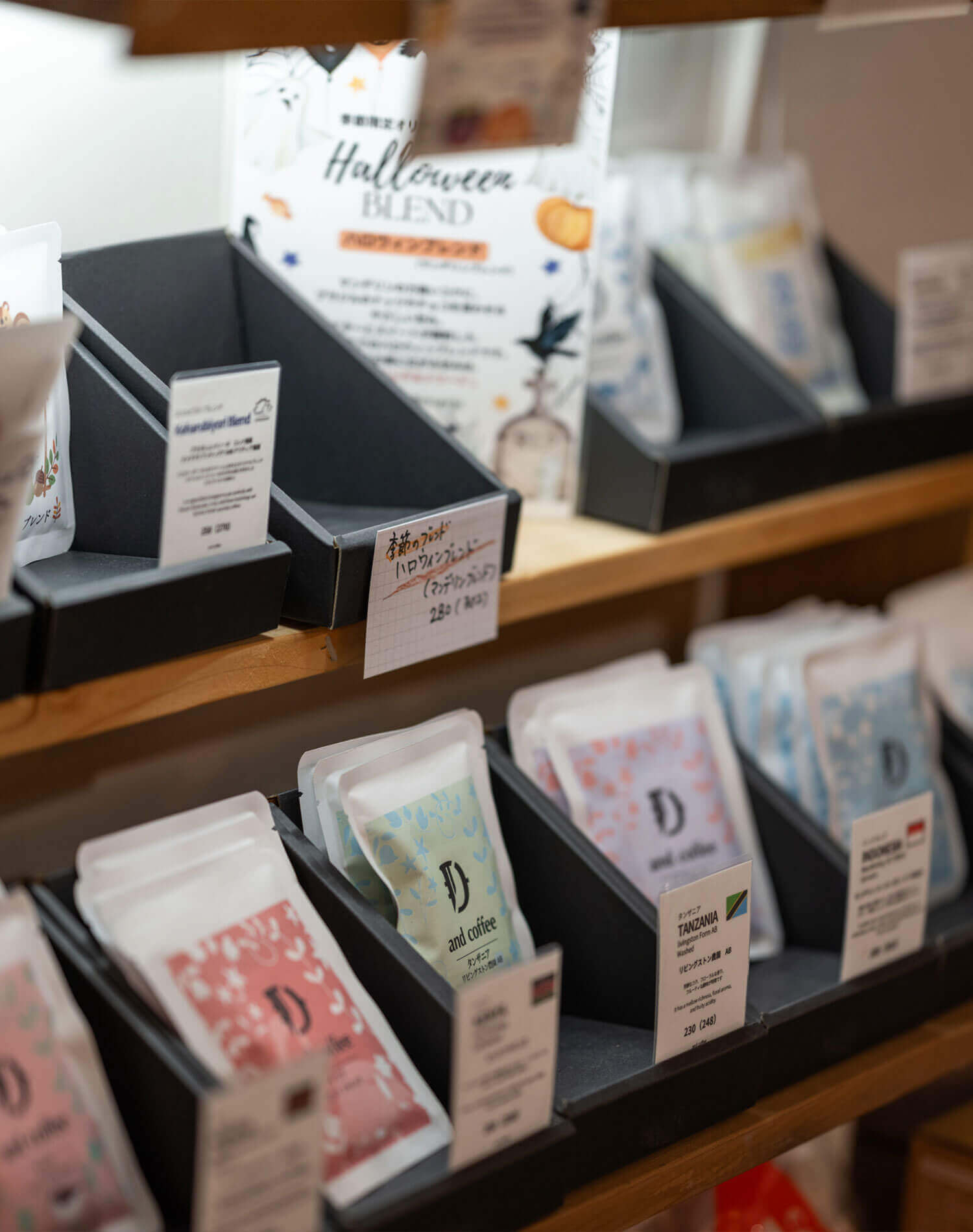 淡路島の静かな住宅街で出会う、心ほぐれるフラワーアートとバスクチーズケーキ