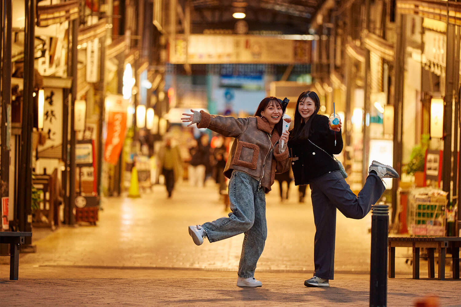 あやんぬの熱海満腹旅。街を歩いて、食べて、笑って、また食べる