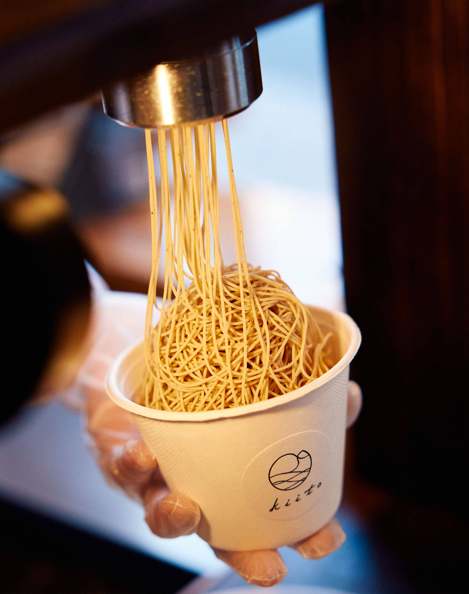 あやんぬの熱海満腹旅。街を歩いて、食べて、笑って、また食べる