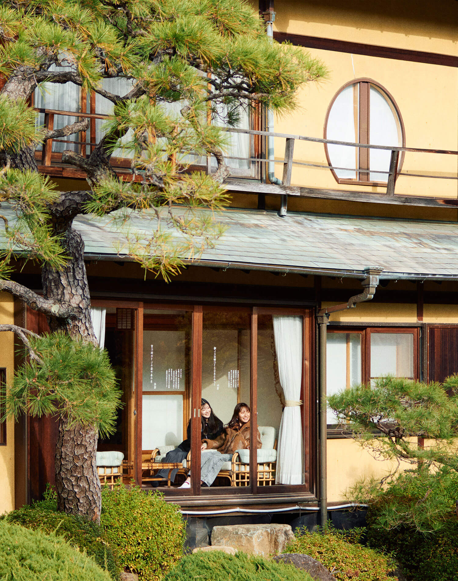 あやんぬの熱海満腹旅。街を歩いて、食べて、笑って、また食べる