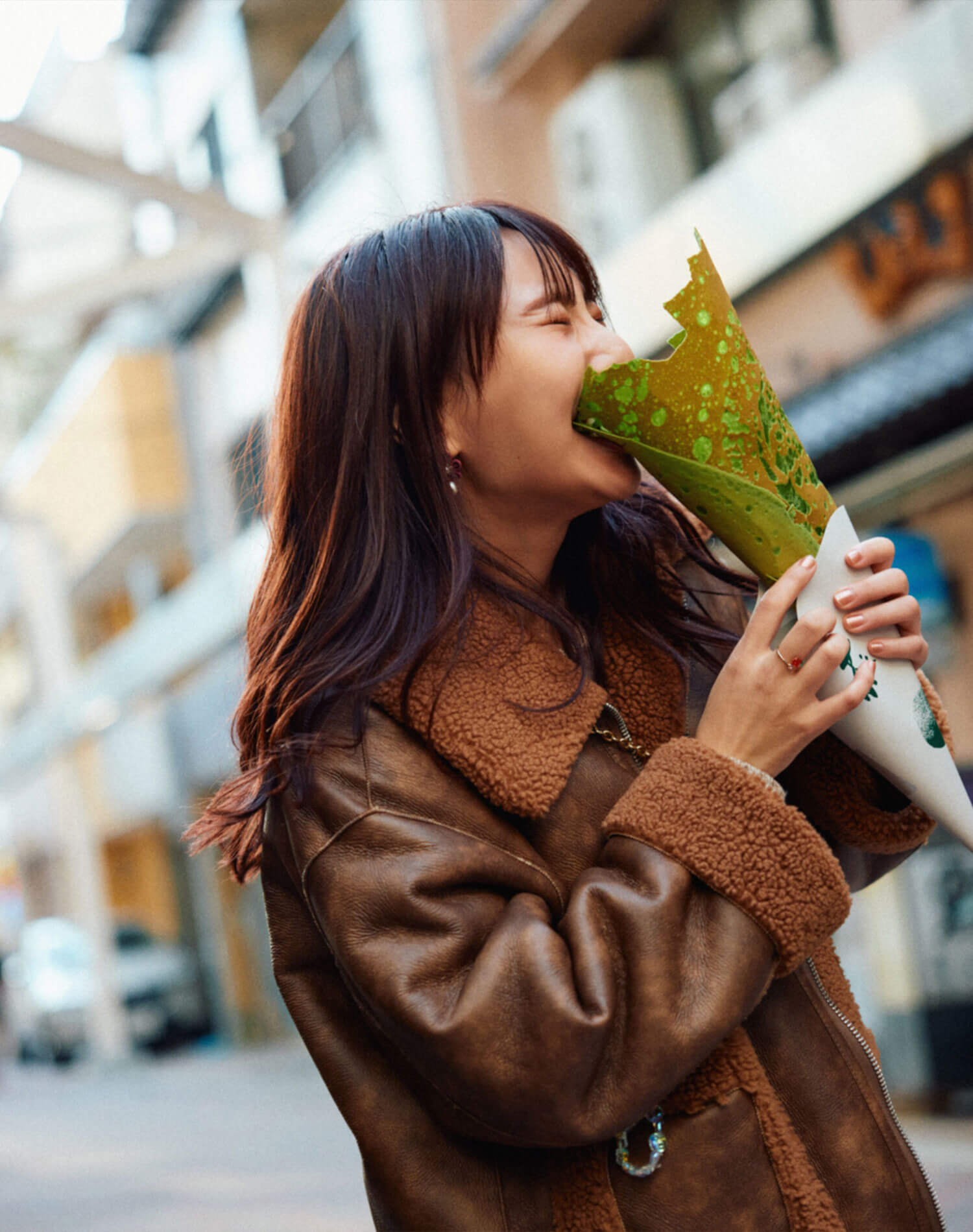 あやんぬの熱海満腹旅。街を歩いて、食べて、笑って、また食べる