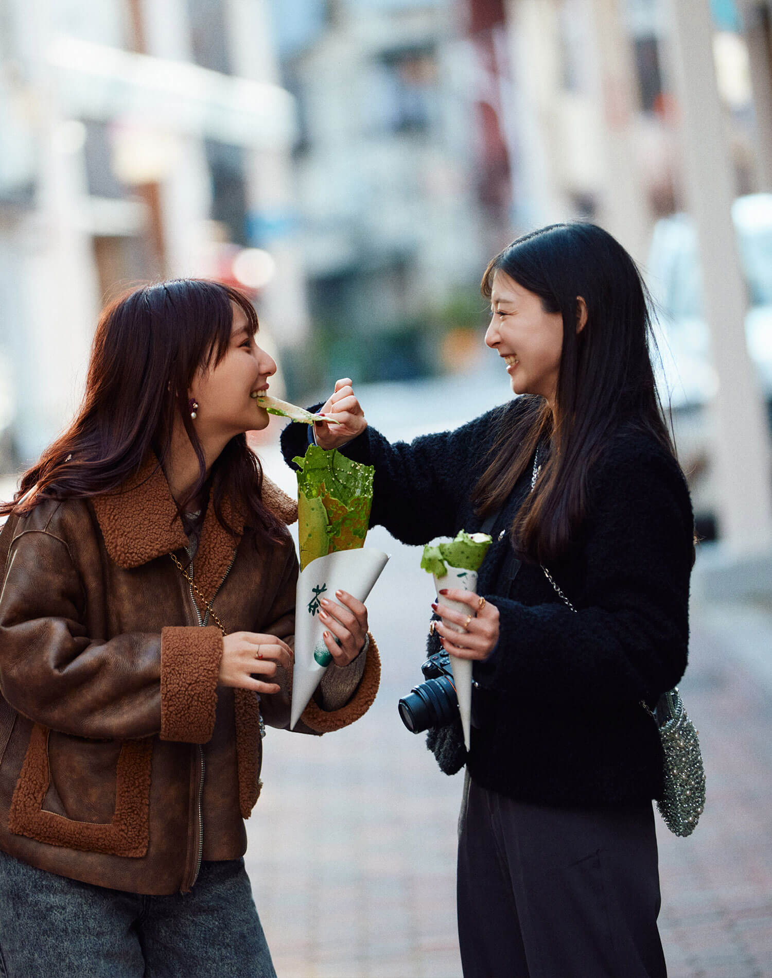 あやんぬの熱海満腹旅。街を歩いて、食べて、笑って、また食べる