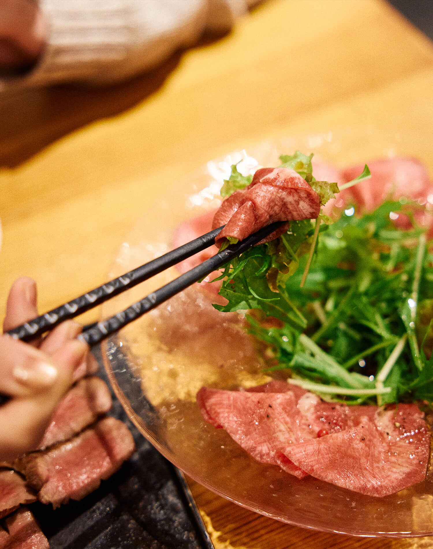 あやんぬの熱海満腹旅。街を歩いて、食べて、笑って、また食べる