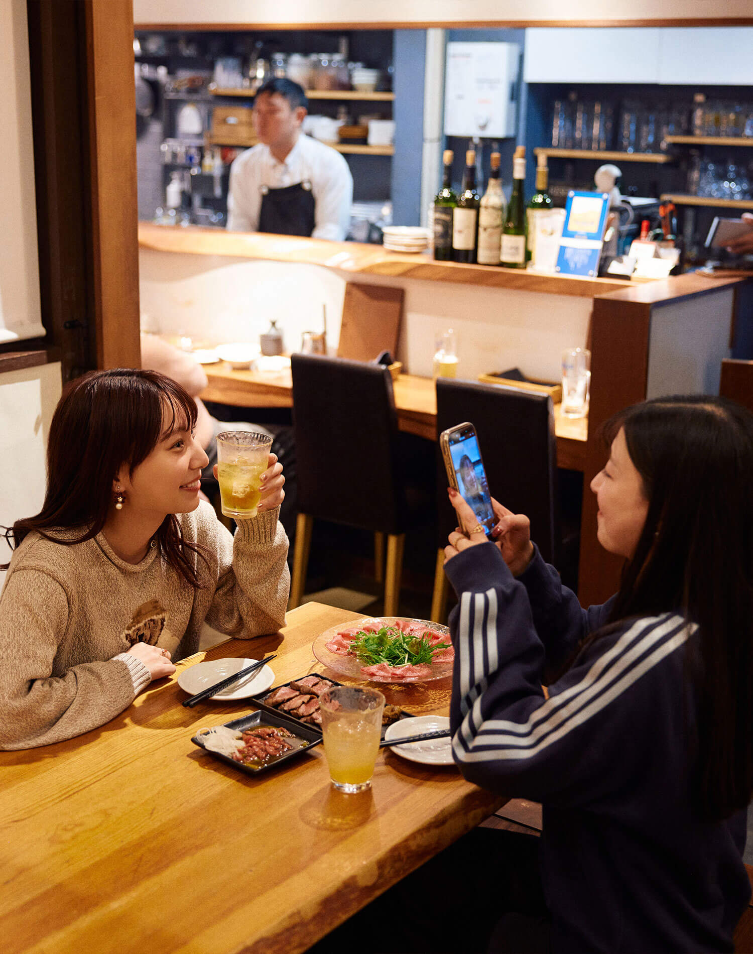 あやんぬの熱海満腹旅。街を歩いて、食べて、笑って、また食べる