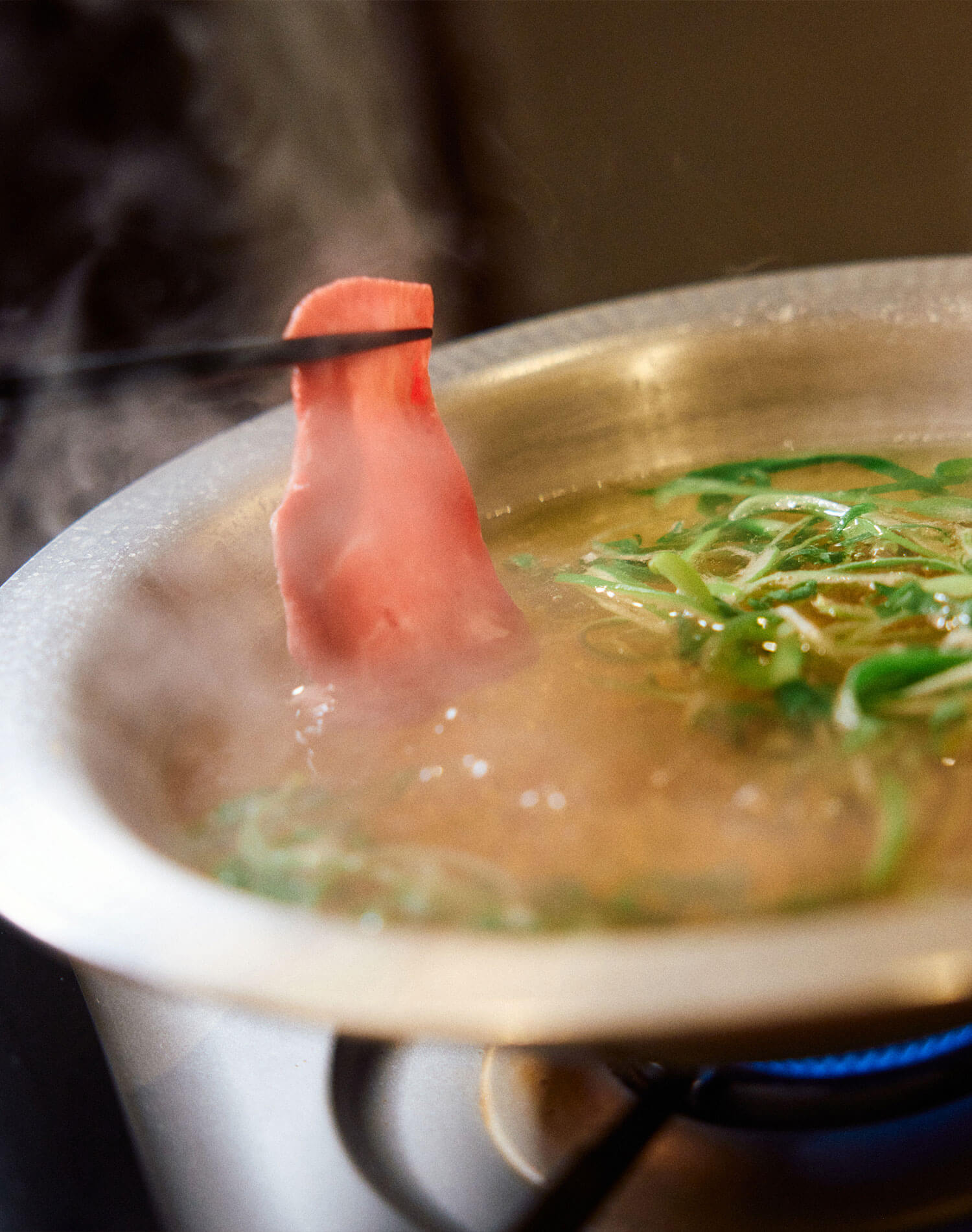 あやんぬの熱海満腹旅。街を歩いて、食べて、笑って、また食べる