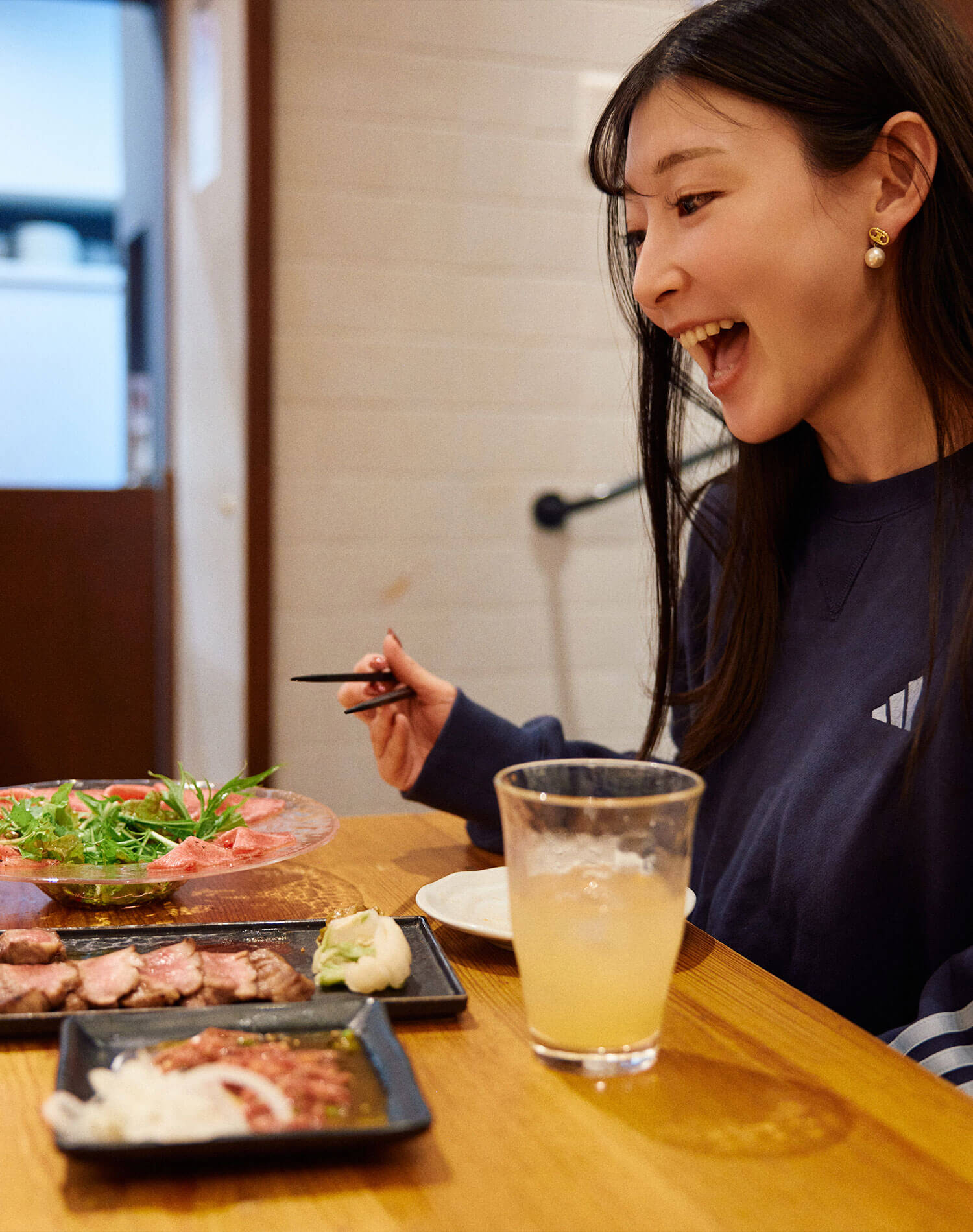 あやんぬの熱海満腹旅。街を歩いて、食べて、笑って、また食べる