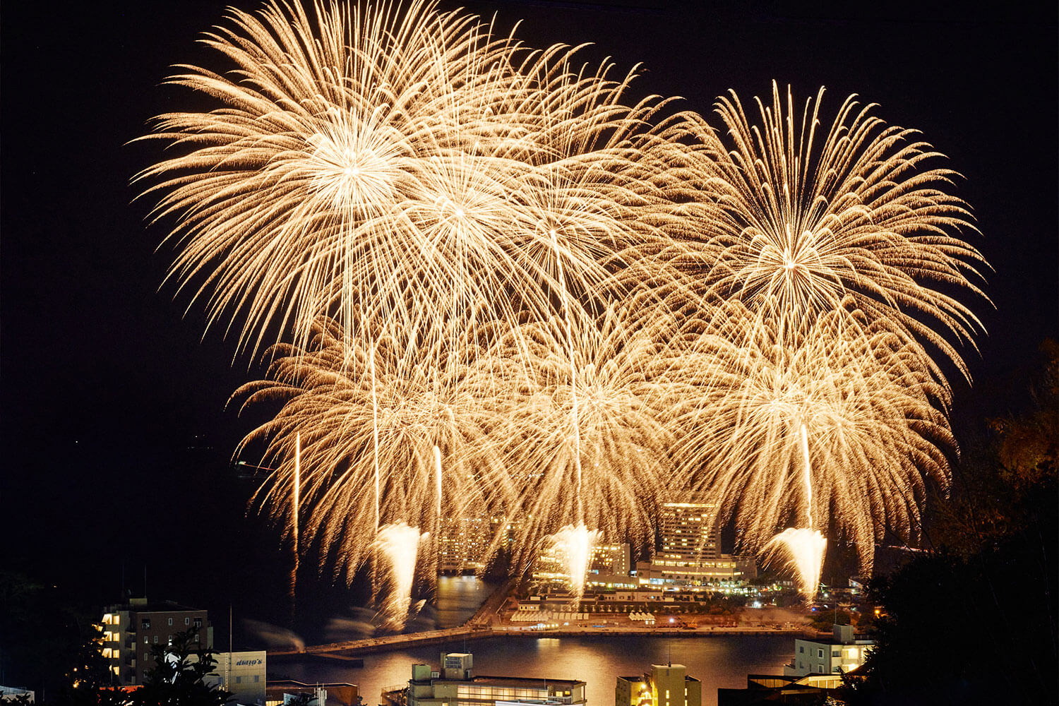 食べる時間が、行き先になる。あやんぬと冬の熱海ステイ By ザ グラン リゾート エレガンテ熱海