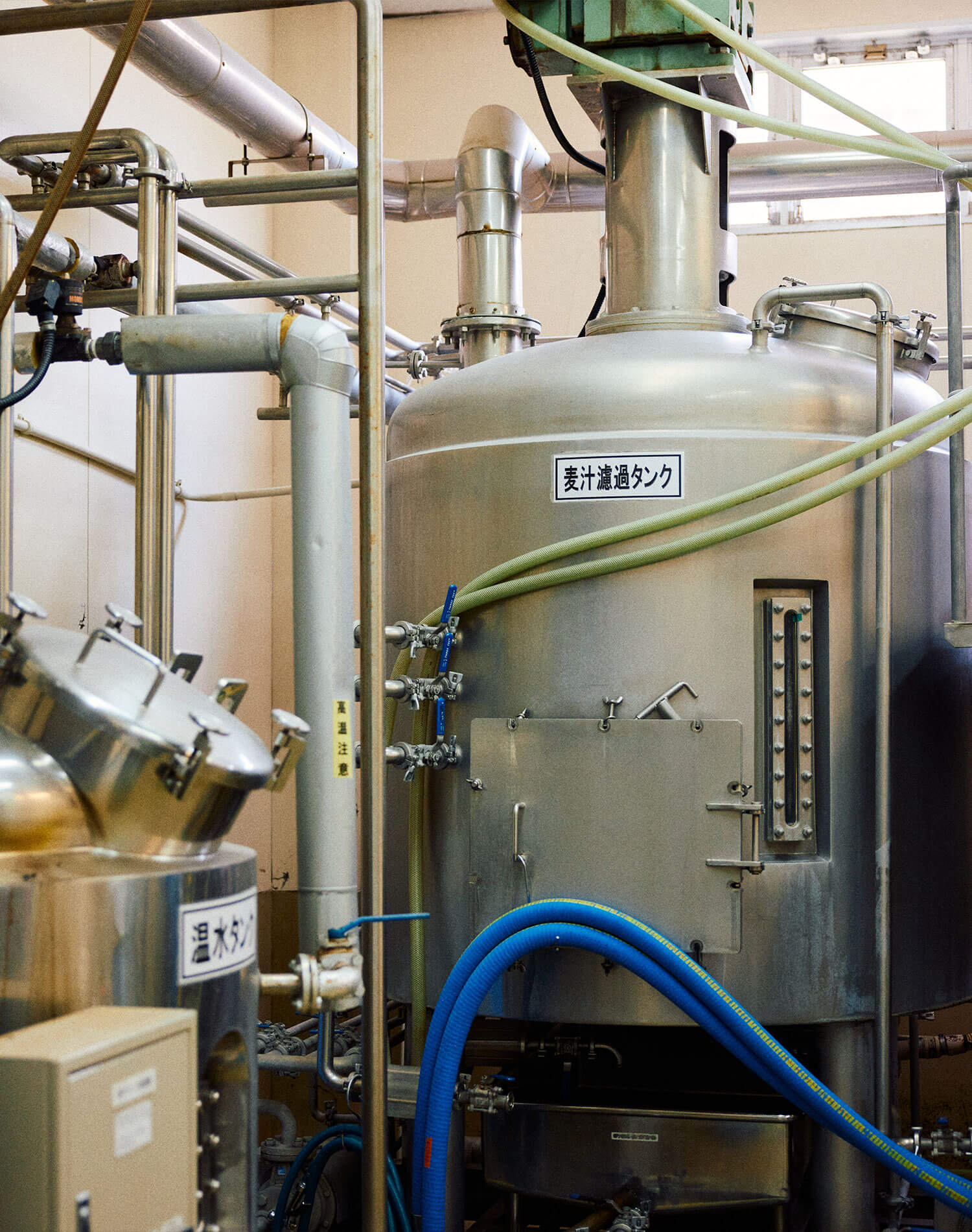 「麦汁濾過タンク」と書かれた発酵タンク