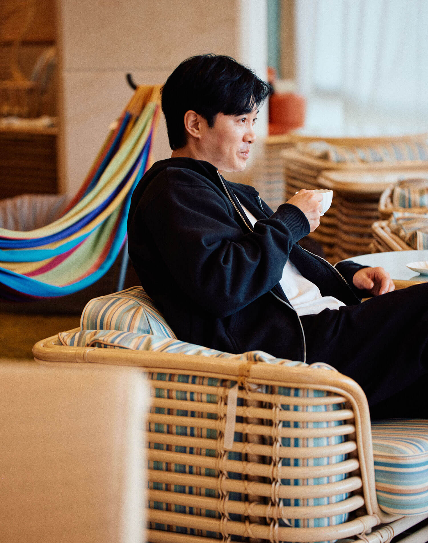 ザグランリゾトートエレガンテ白浜のラウンジでくつろぐ社長クリエイター もっちー（shusei Mochizuki）望月 柊成