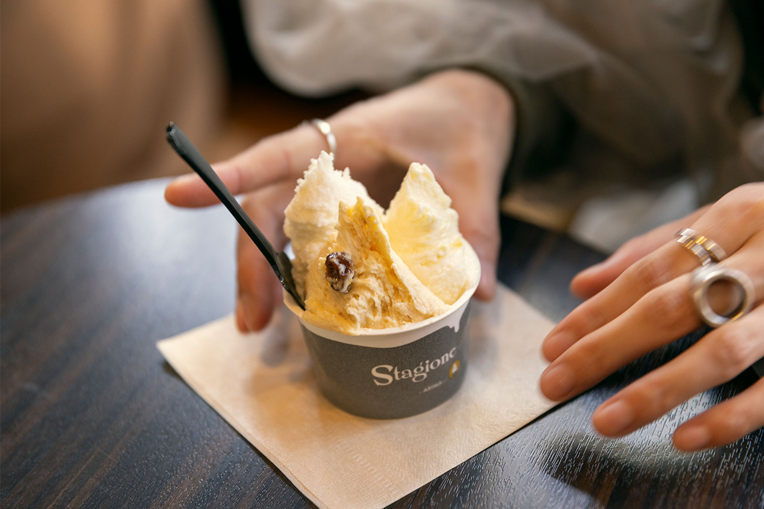 アリマ ジェラテリア スタジオーネのジェラート マスカルポーネ×ラ・フランス×ラムレーズン