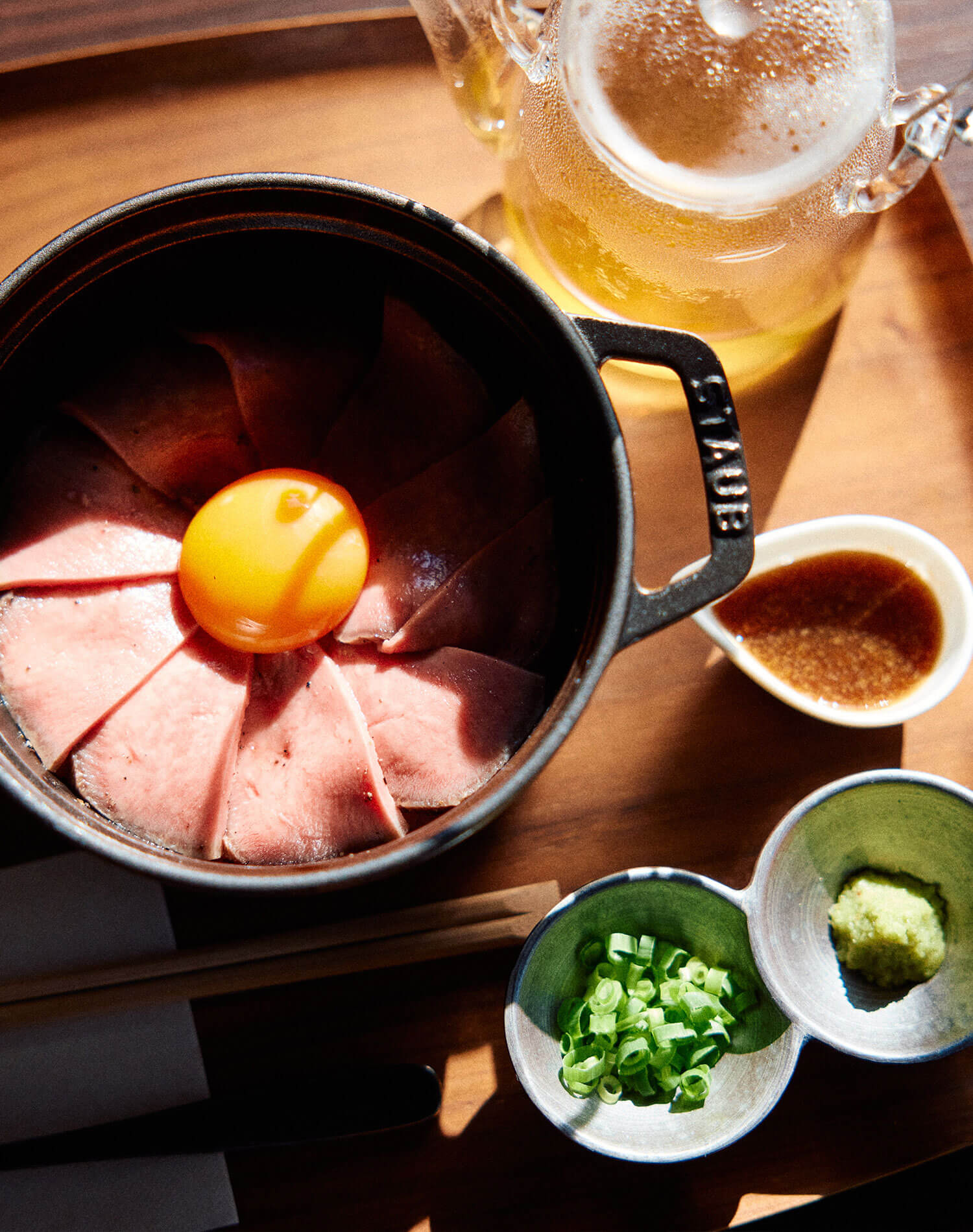 海を前に、まかないから生まれた牛タン料理。南熱海『2CHIE』が届ける、もうひとつの牛タン。