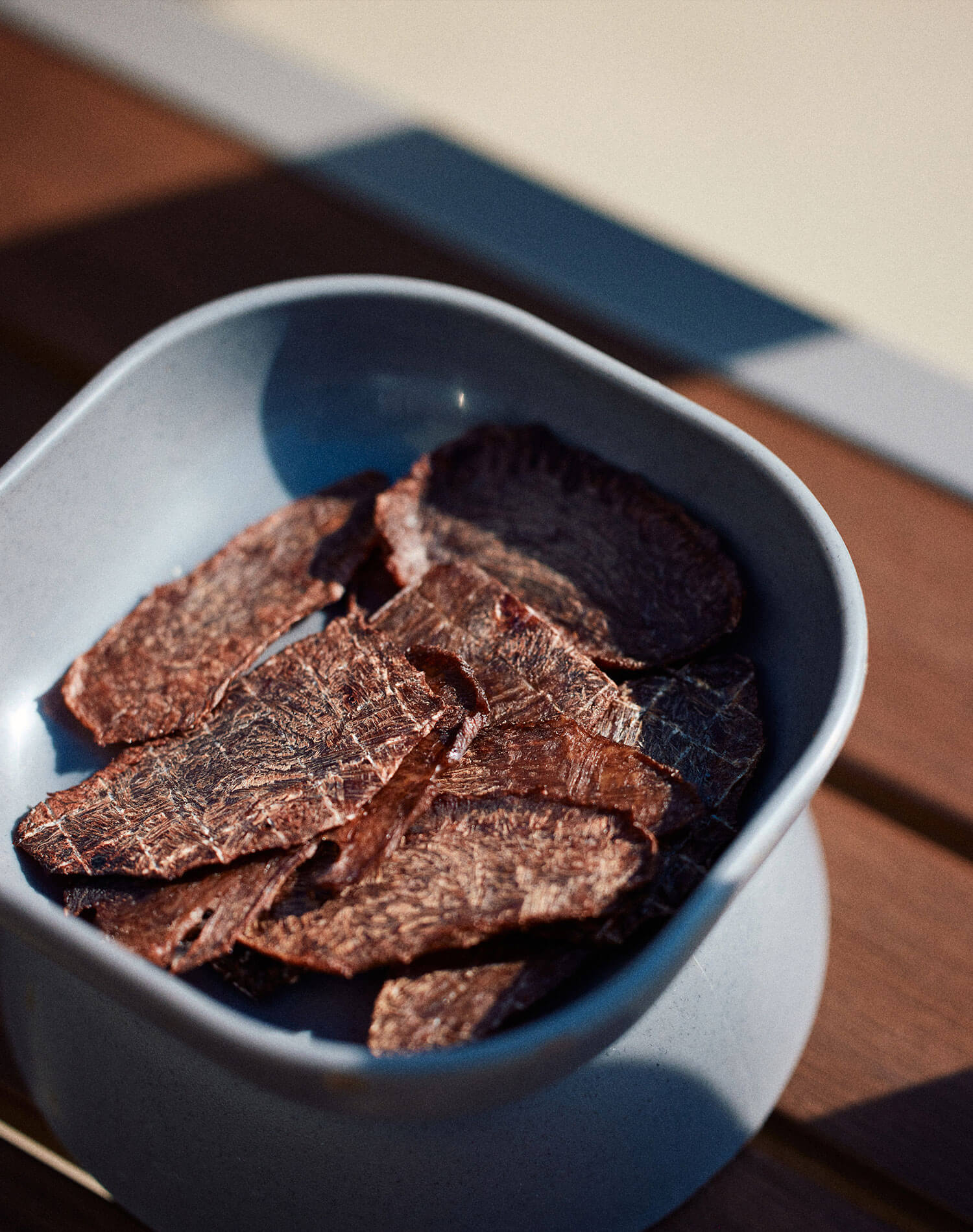 海を前に、まかないから生まれた牛タン料理。南熱海『2CHIE』が届ける、もうひとつの牛タン。