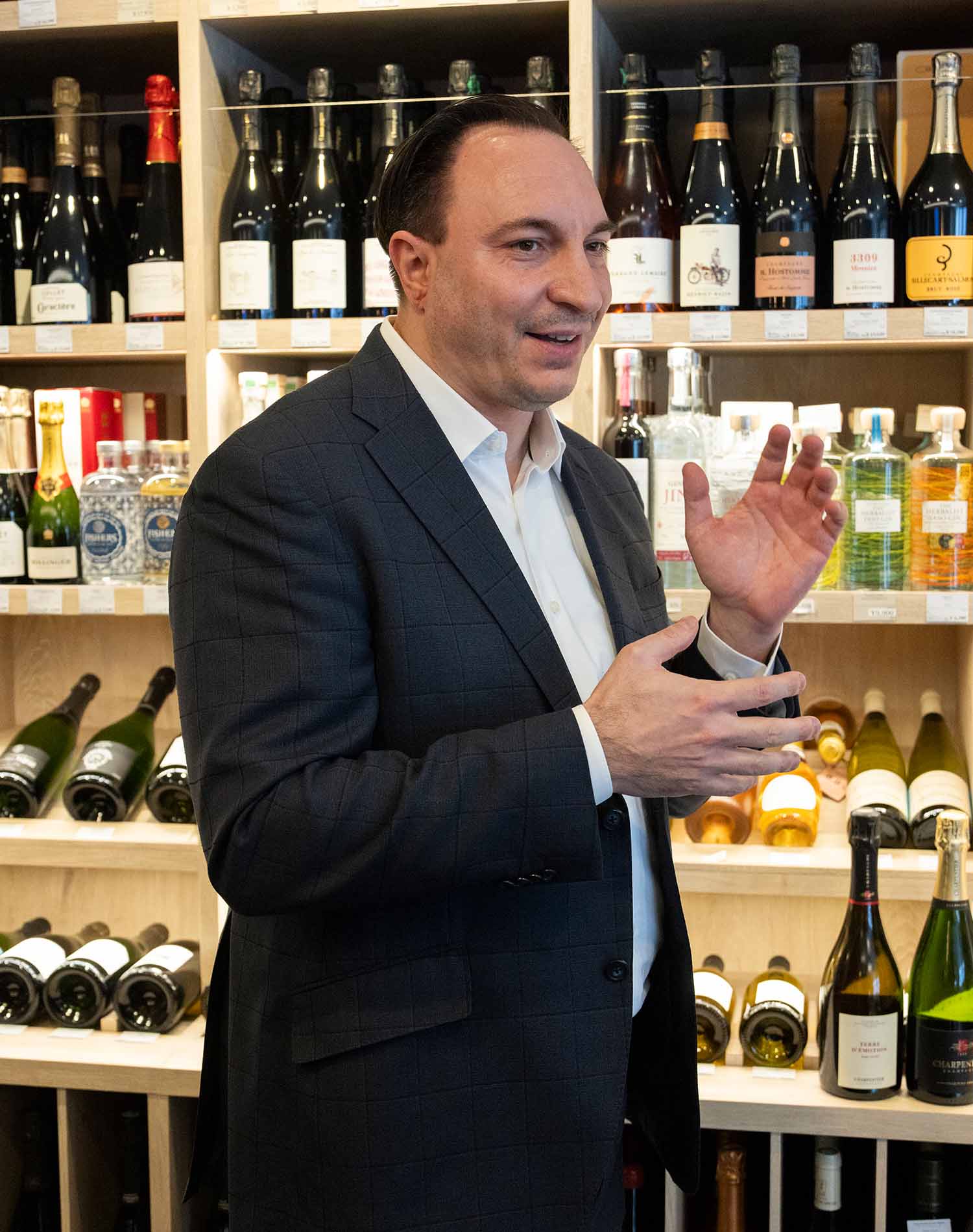 『ザ グラン リゾート プリンセス有馬』開催のワインフェアに向けた、ワイン選定テイスティング会へ