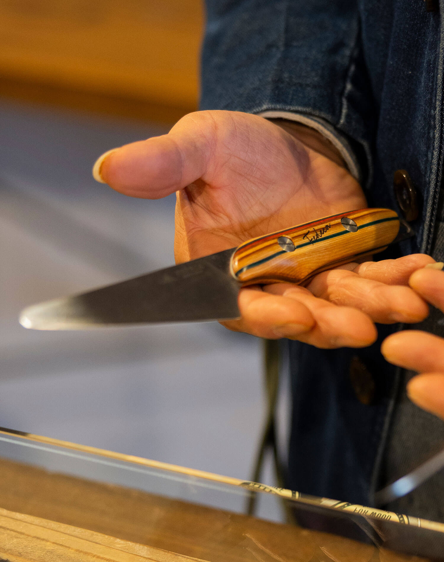 包丁に注目する東方料理長