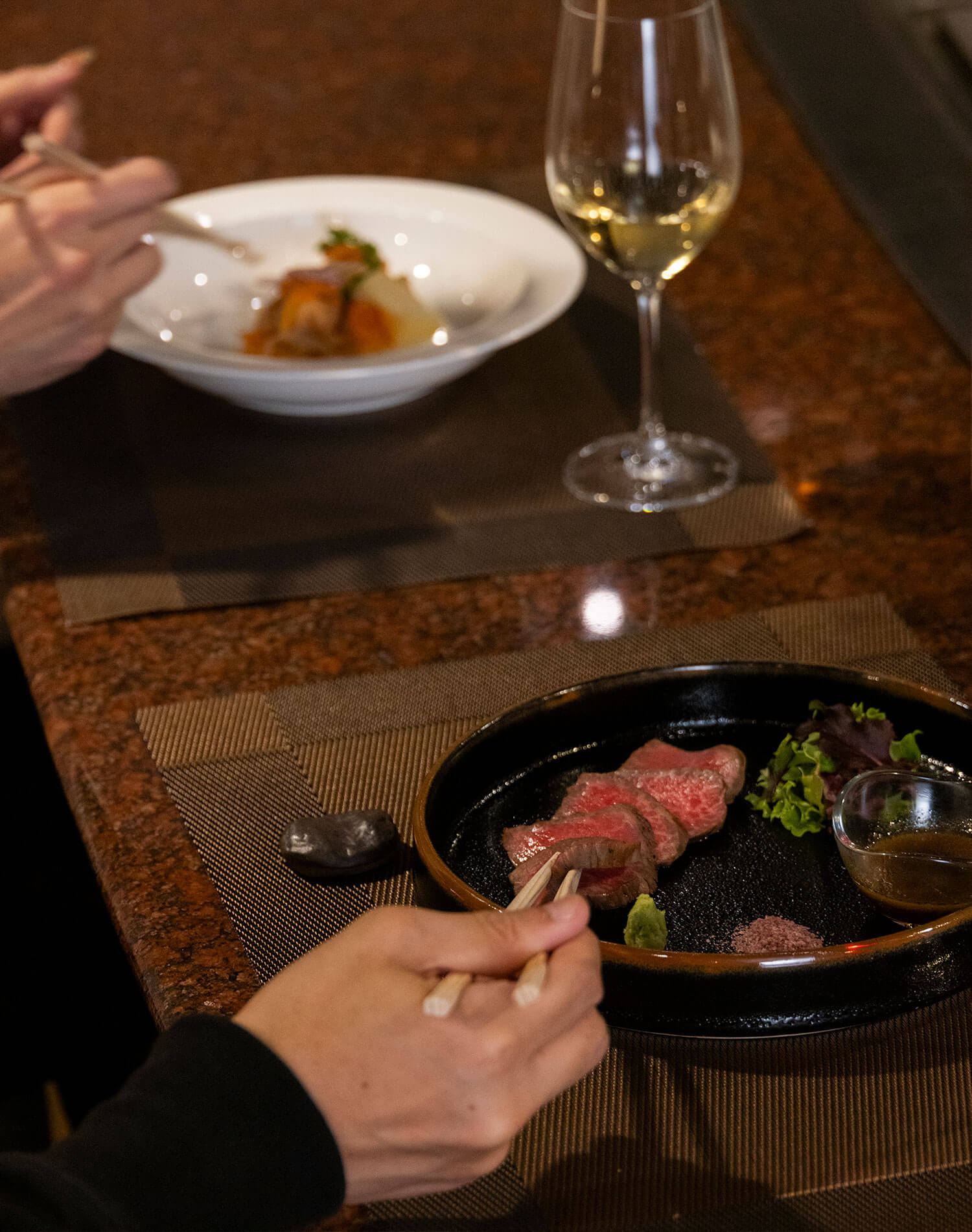 ワインと料理に舌鼓