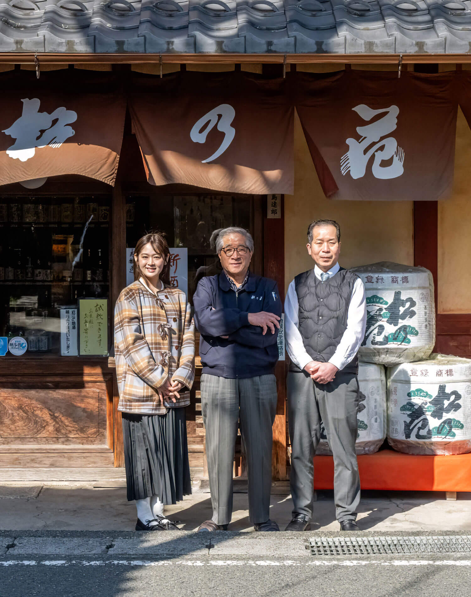 川島酒造の前で記念撮影