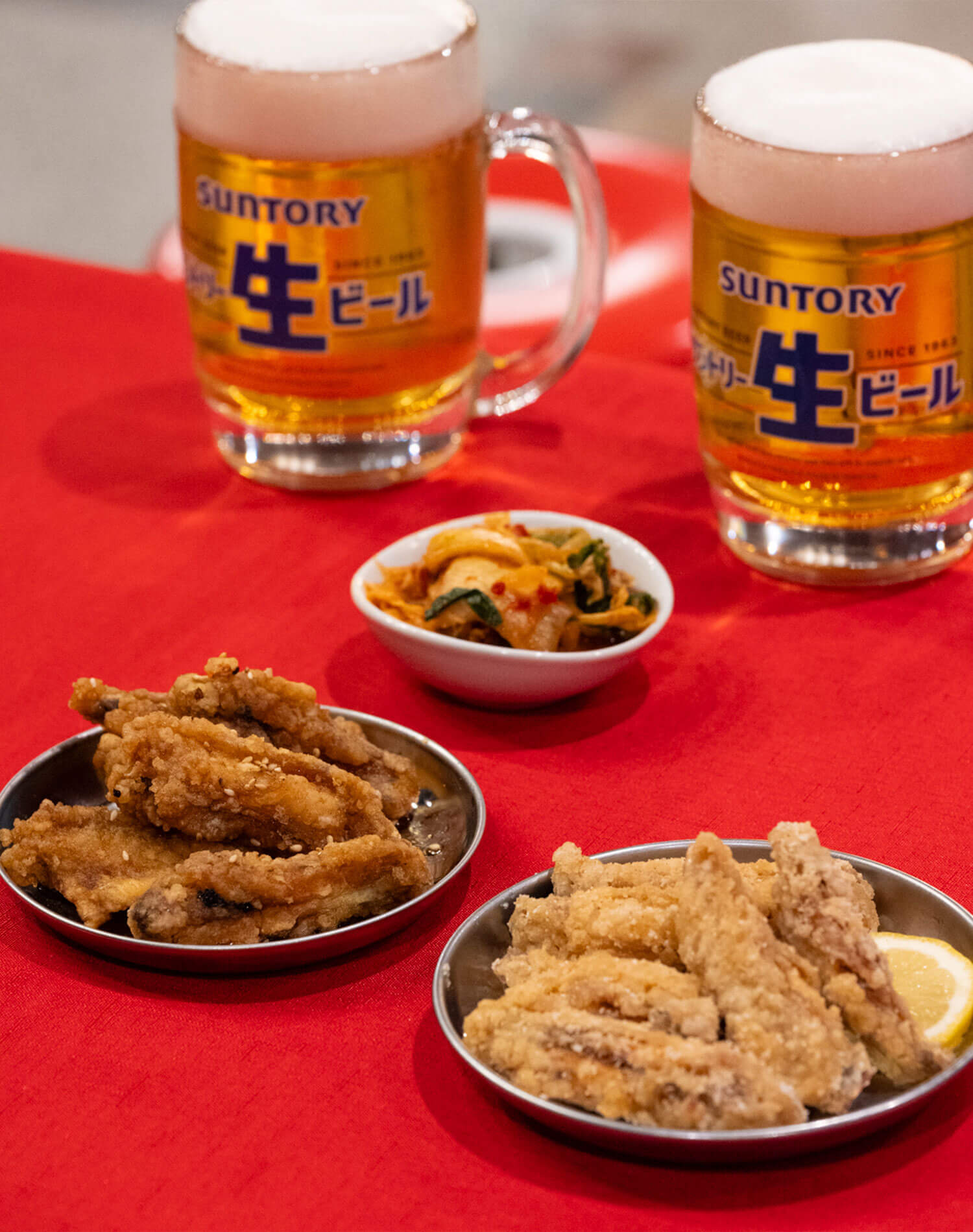 人気の手羽唐とキムチ