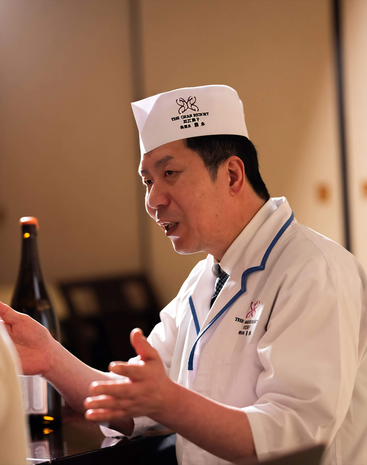 お酒と料理について語る料理長
