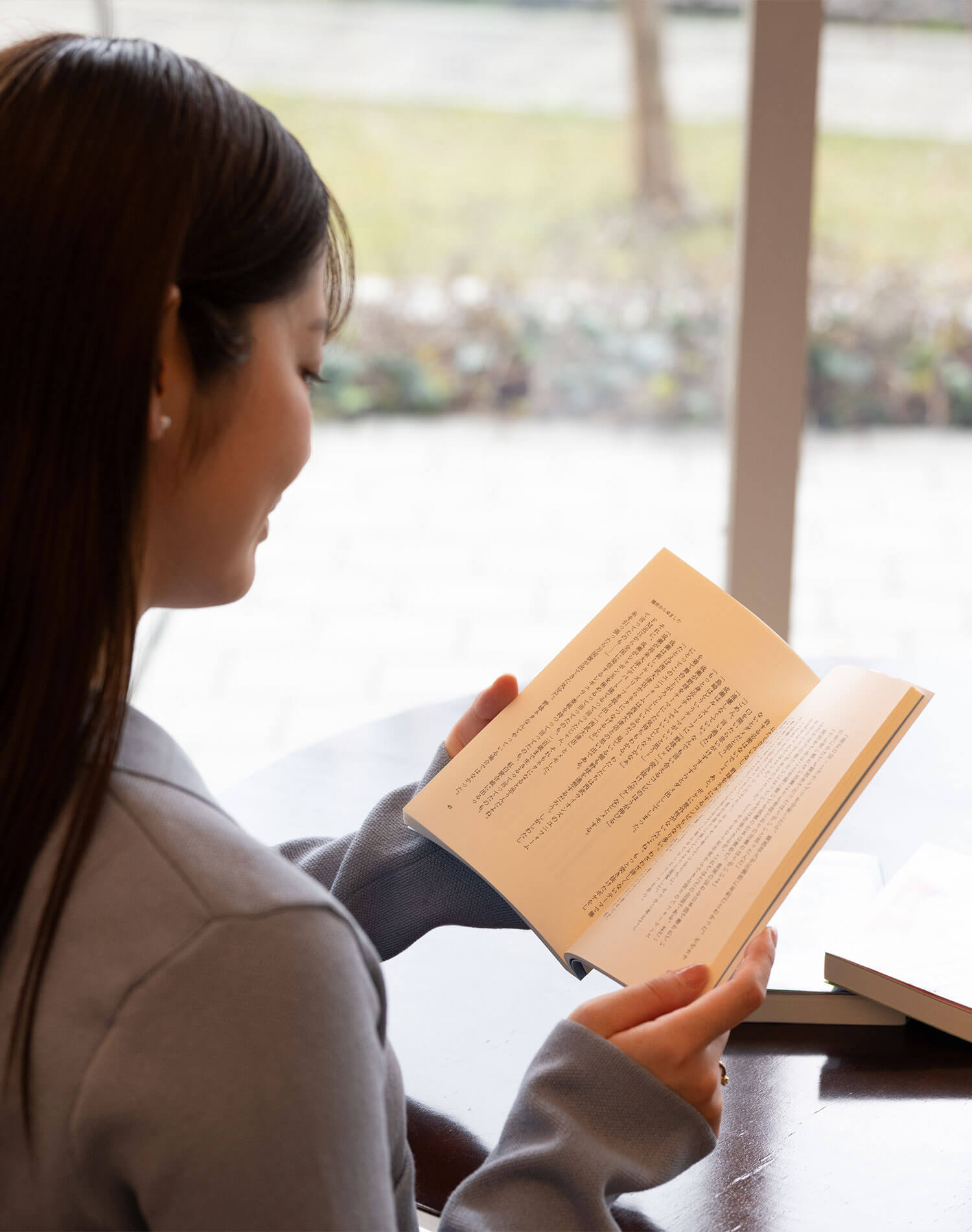 お部屋でくつろぐ池田さん