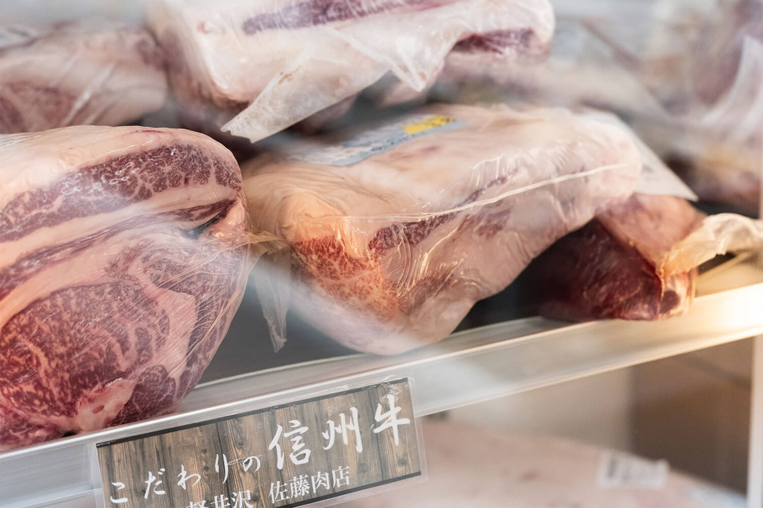 信州産のブランド肉がずらり