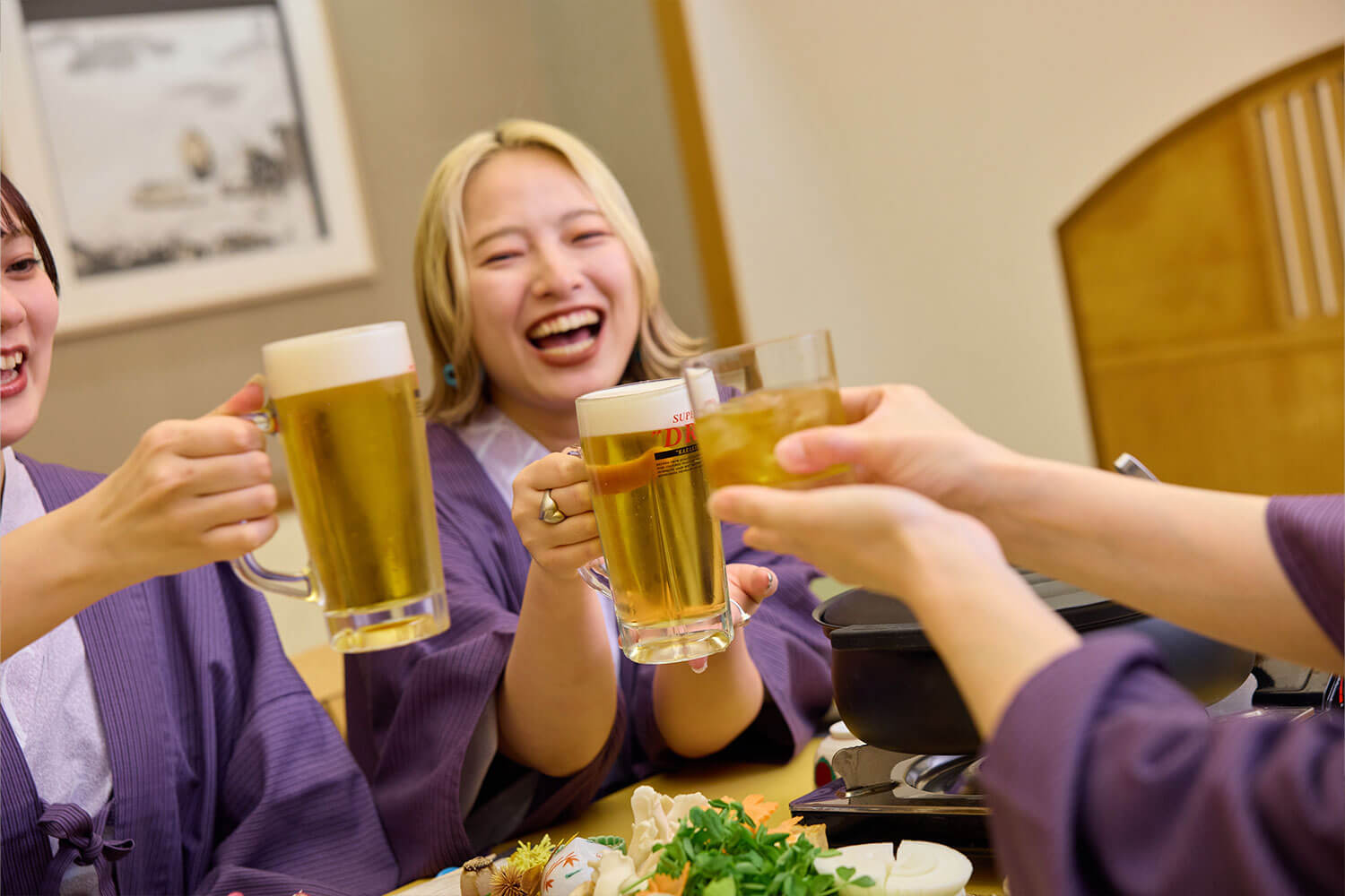 乾杯から始まる、淡路島女子旅の夕食時間