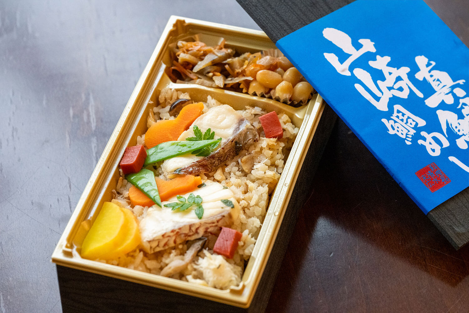 ホテル特製のお弁当「鯛めし弁当」