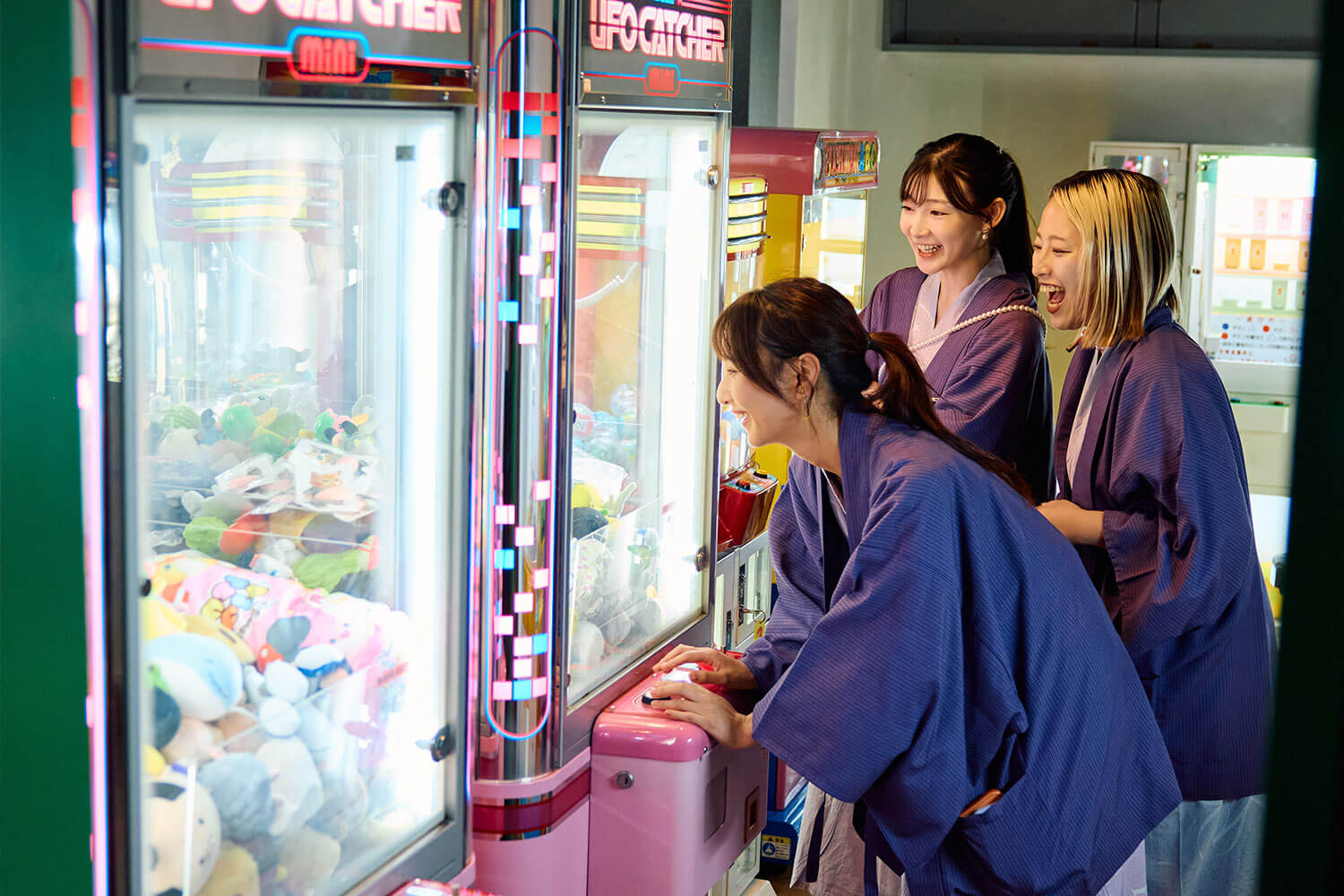ゲームコーナーで楽しむ3人