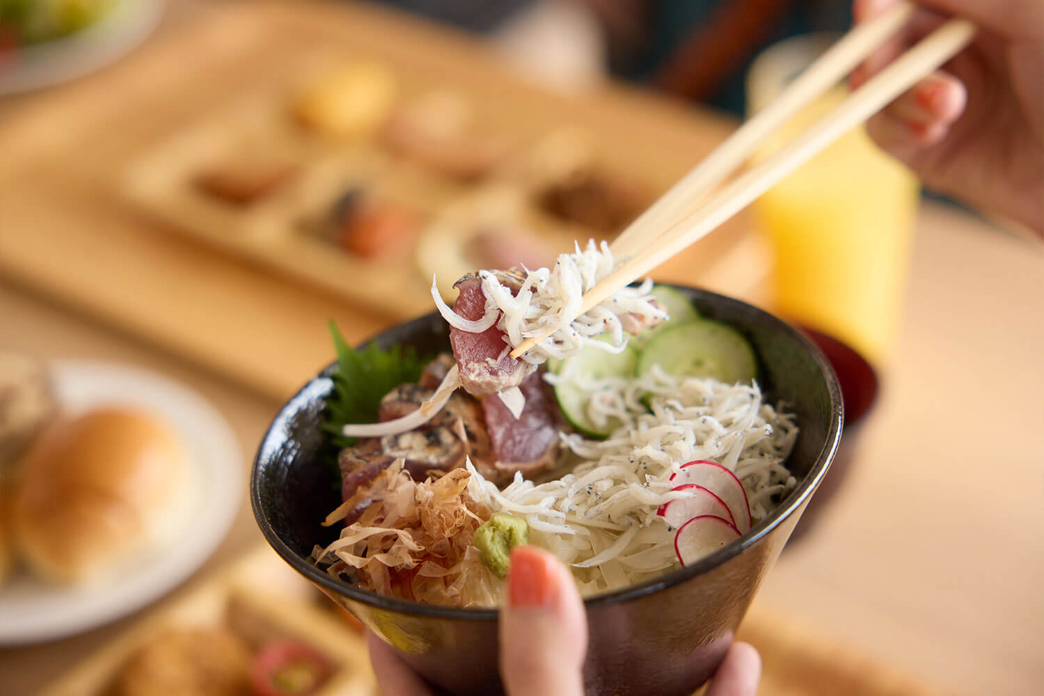 伊豆らしい海鮮丼をセルフでメイク